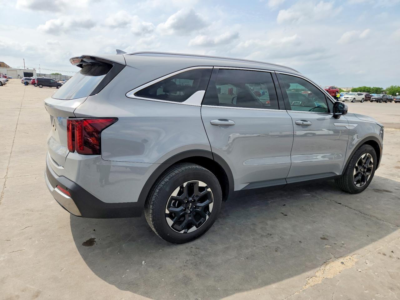 2025 Kia Sorento S - Фото 3