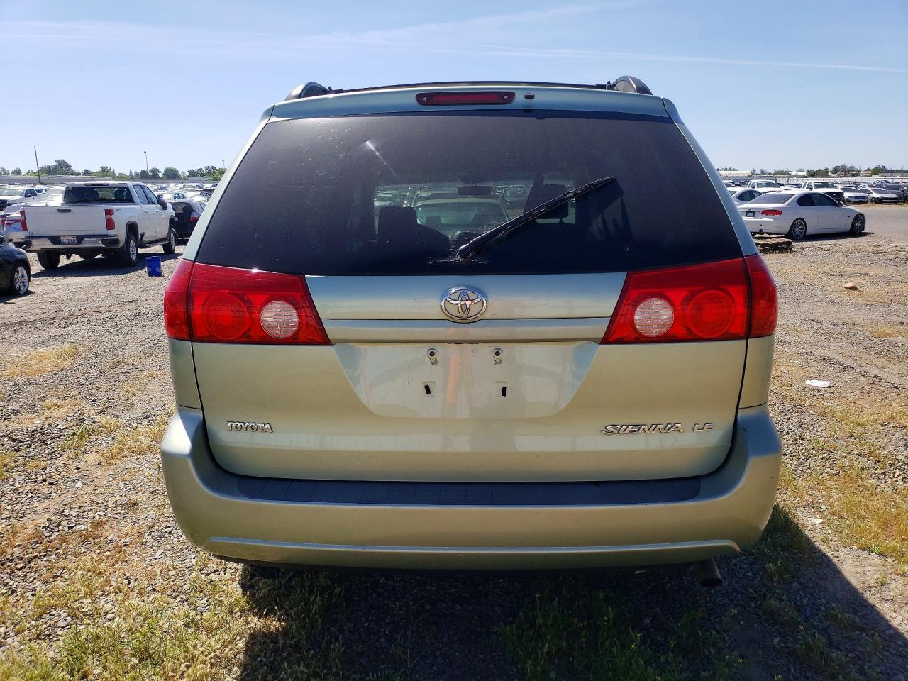 2008 Toyota Sienna Le 8-Passenger - Image 6