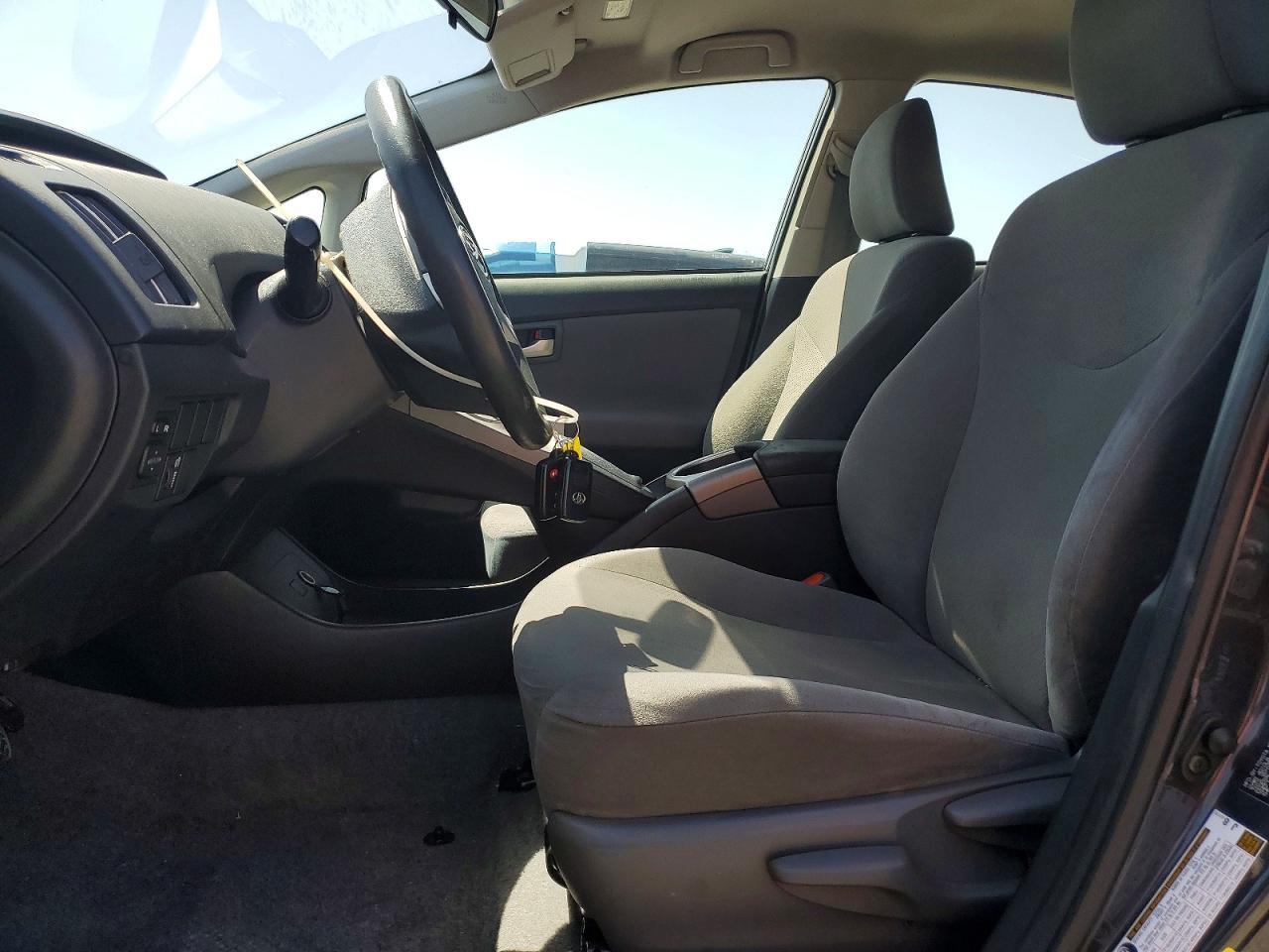 2015 Toyota Prius Two - Фото 7
