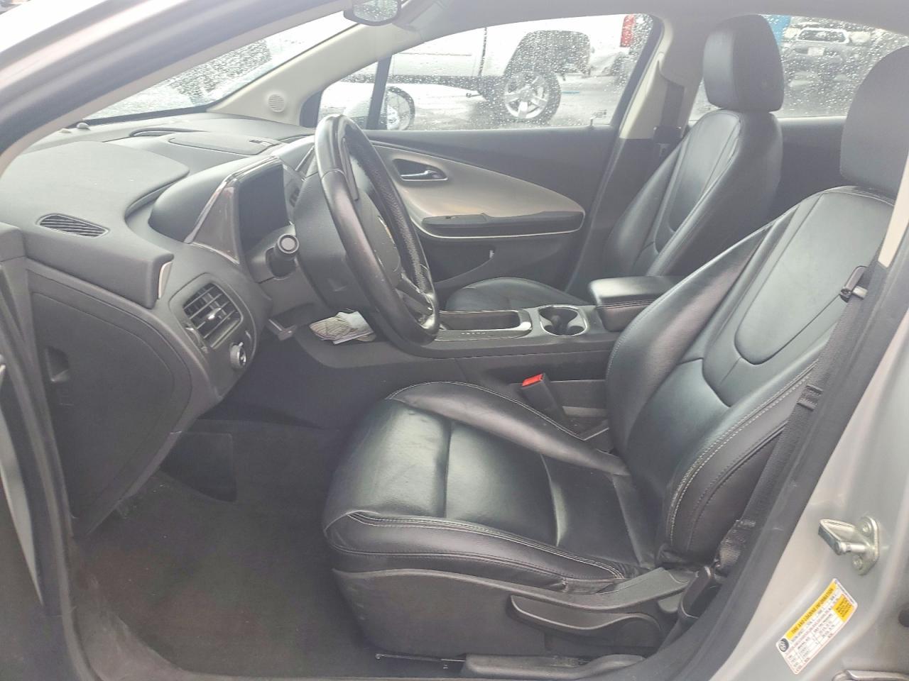 2015 Chevrolet Volt - Image 7