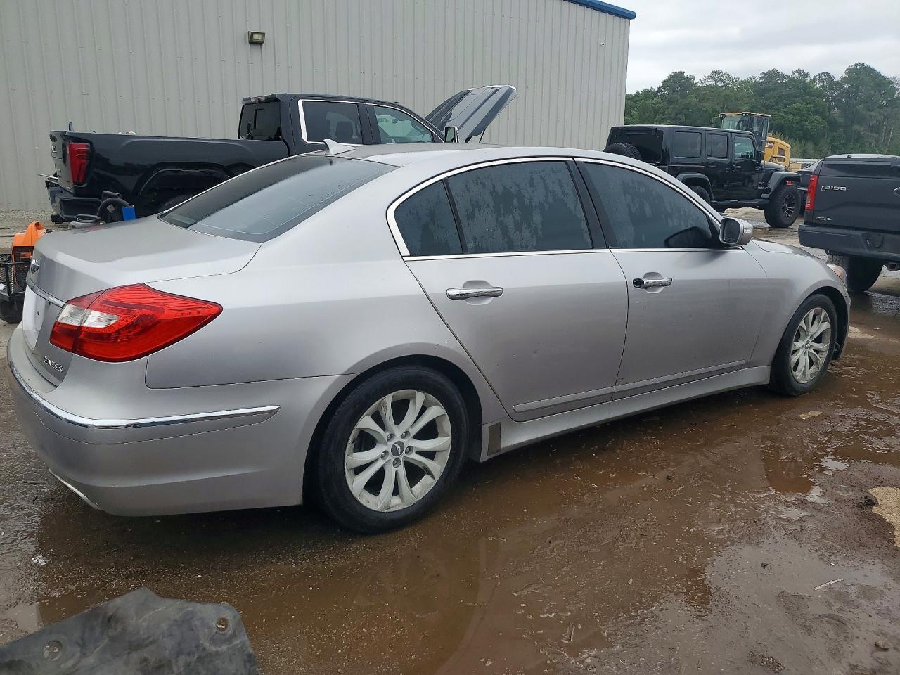 2013 Hyundai Genesis 3.8L - Image 3