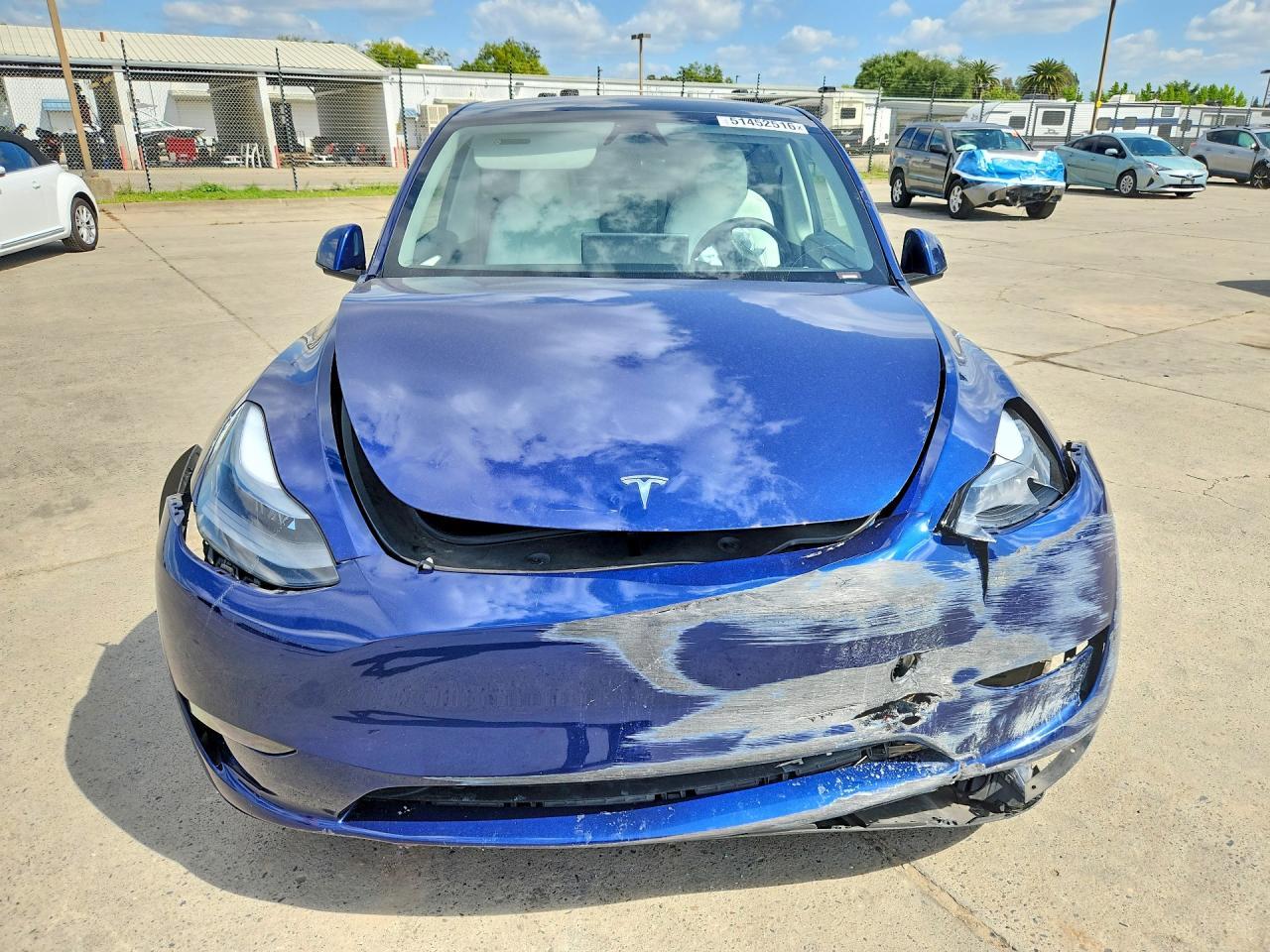 2025 Tesla Model Y - Фото 5