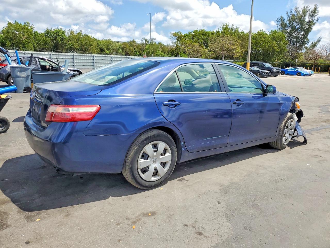 2008 Toyota Camry Le - Фото 3