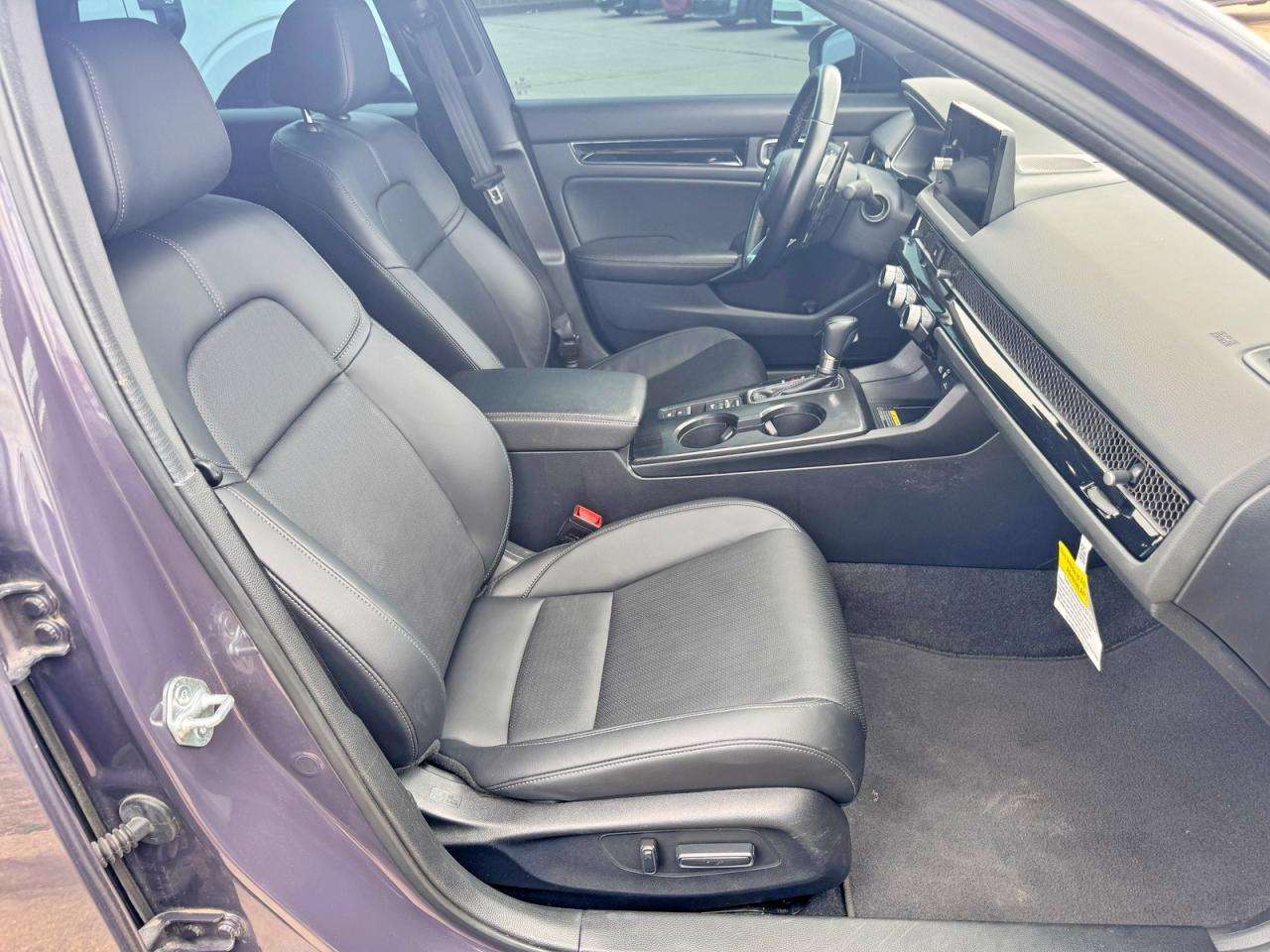 2023 Honda Civic Sport Touring - Image 5