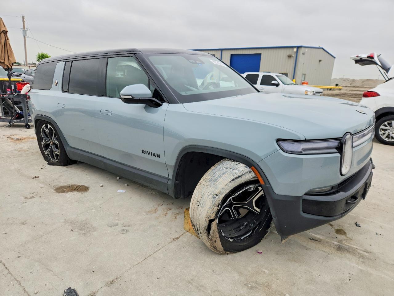 2026 Rivian R1S Adventure - Image 4