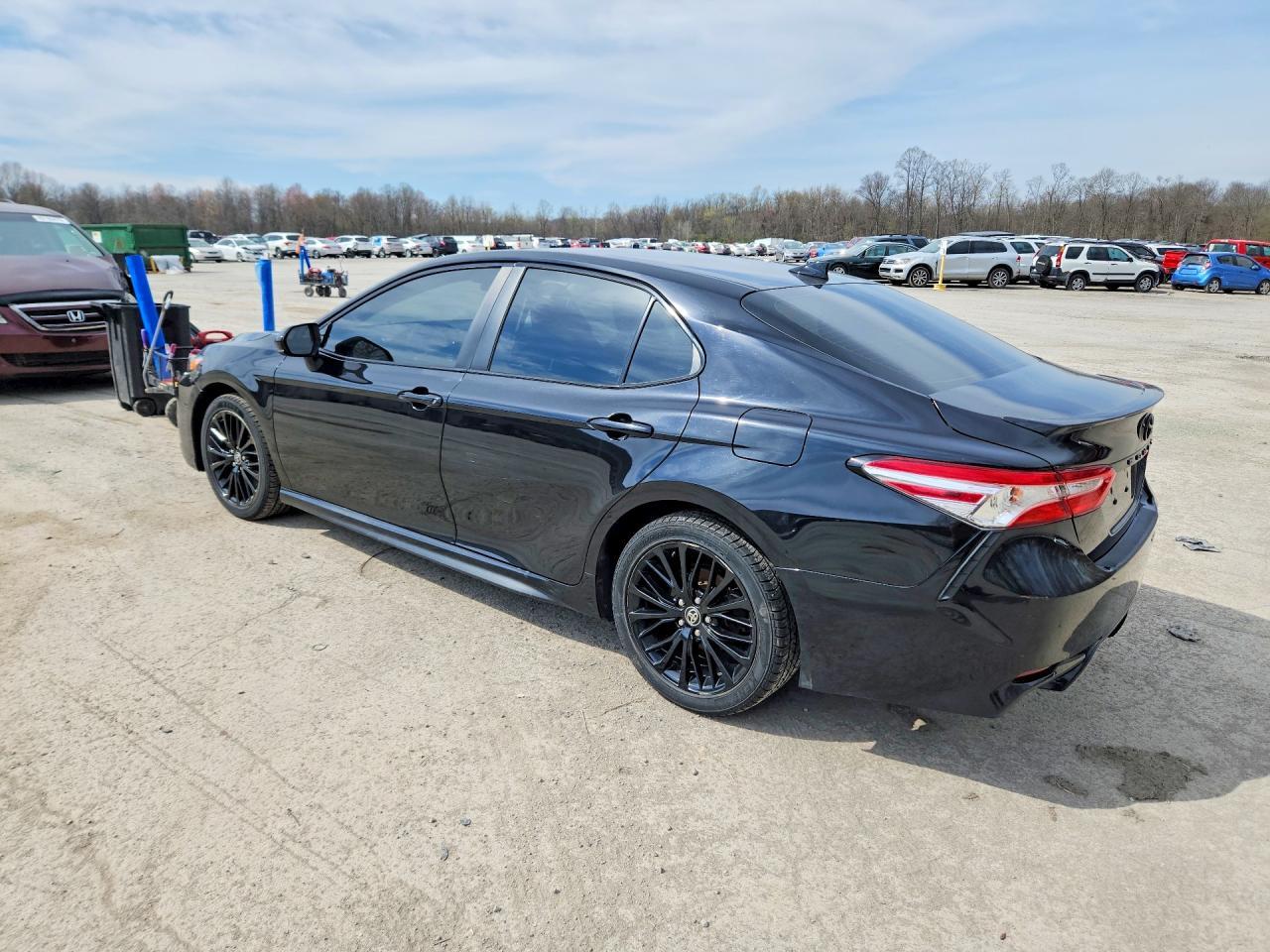 2020 Toyota Camry Se Nightshade - Фото 2