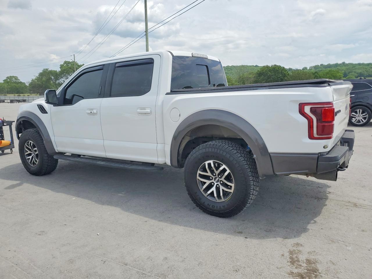 2017 Ford F150 Raptor - Фото 2