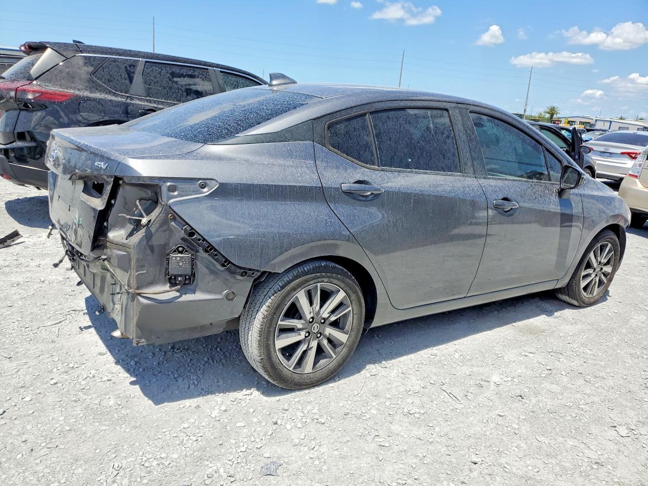 2020 Nissan Versa Sv - Фото 3