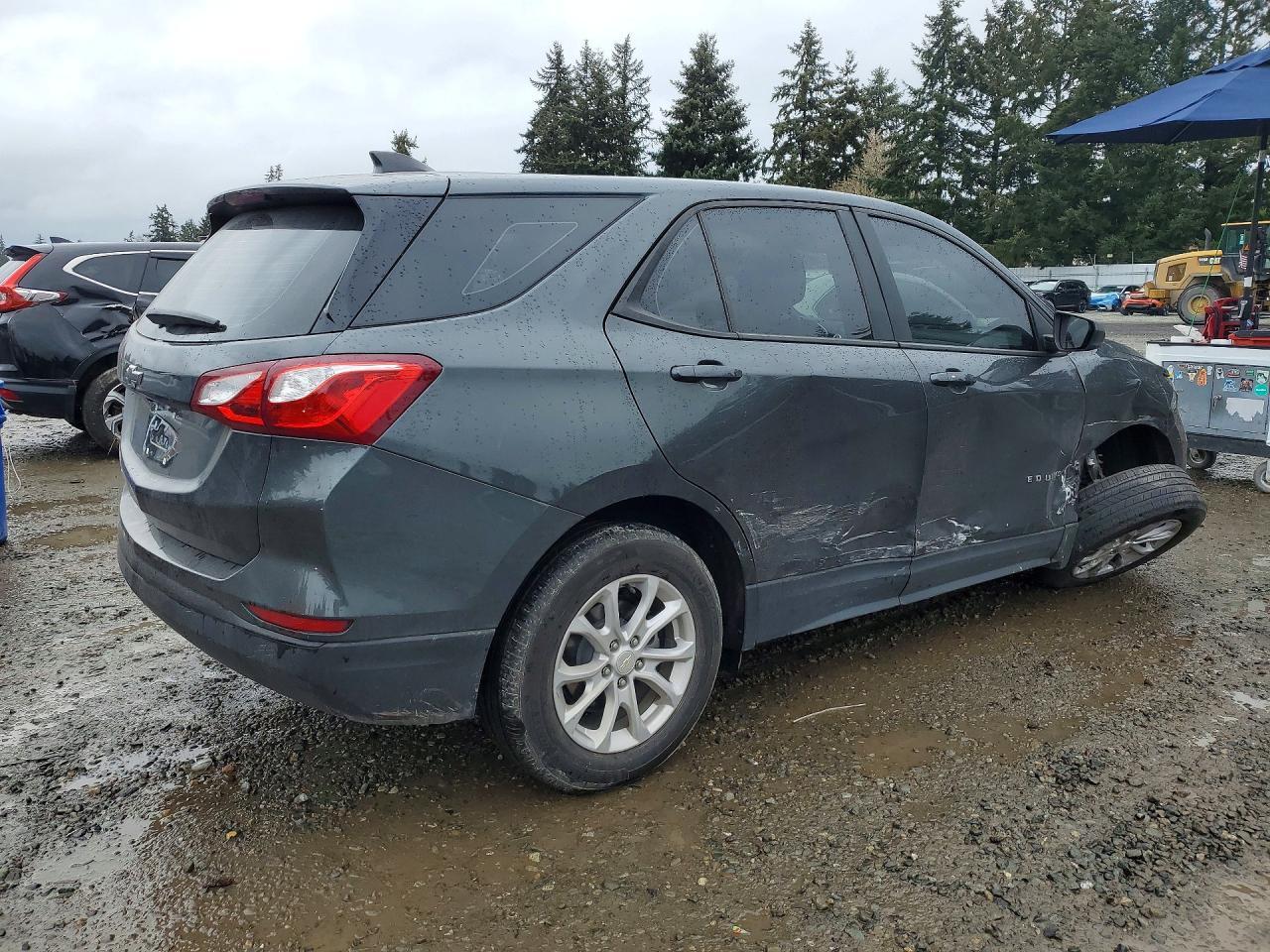 2020 Chevrolet Equinox Ls - Image 3