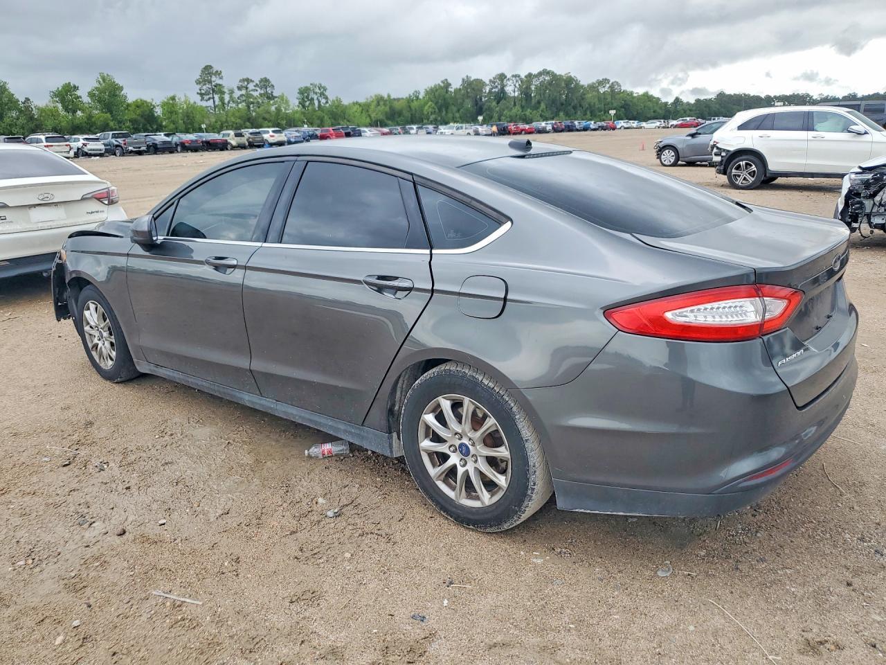 2015 Ford Fusion S - Фото 2