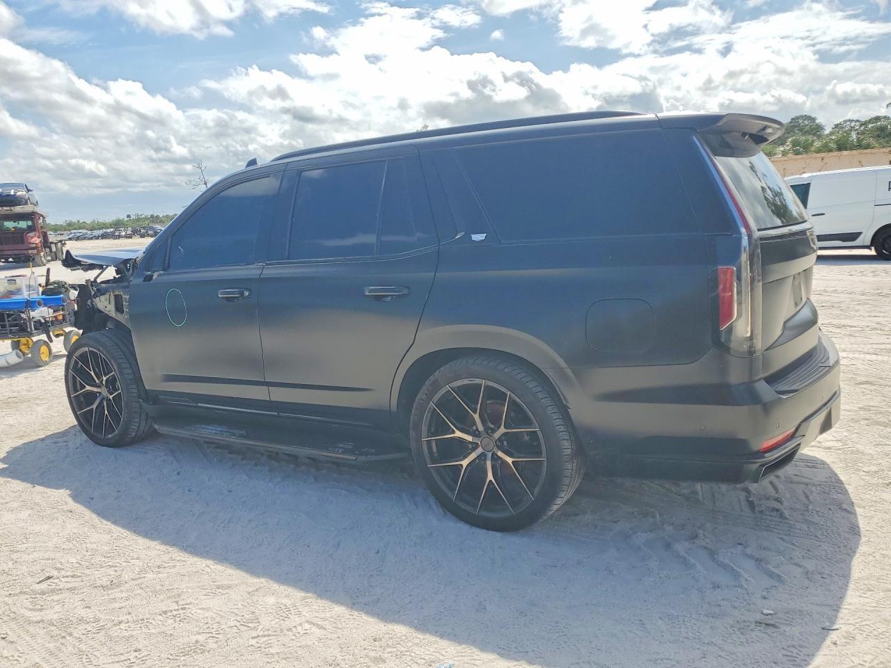 2021 Cadillac Escalade Sport - Фото 2