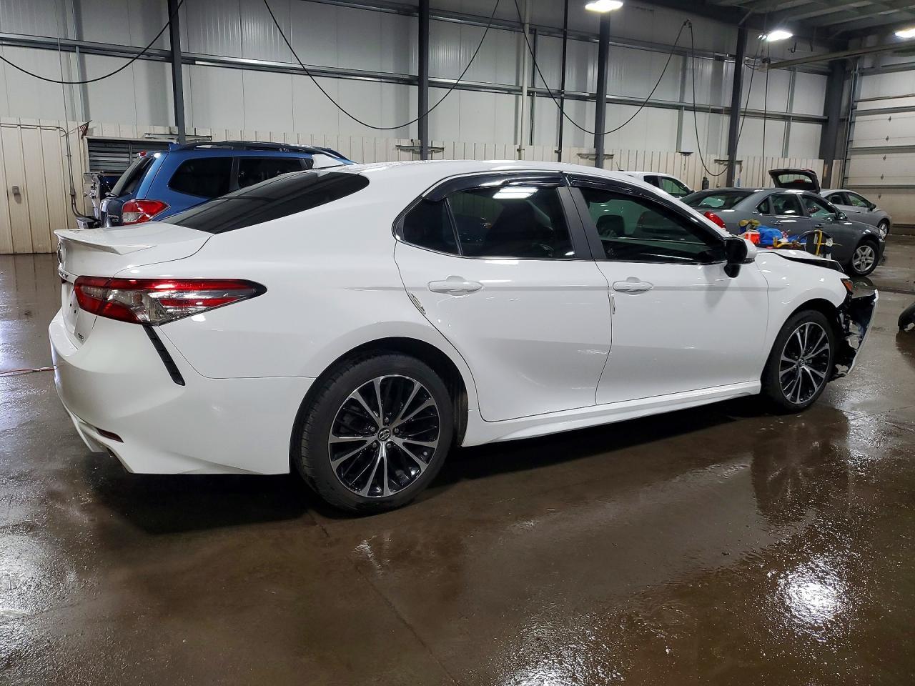 2018 Toyota Camry Se - Фото 3