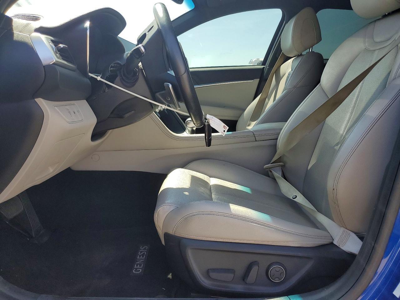 2022 Genesis G70 2.0T - Image 7