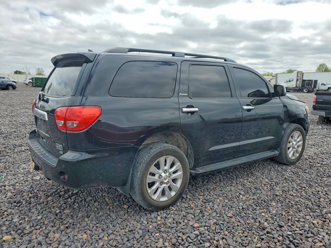2010 Toyota Sequoia Platinum - Image 3