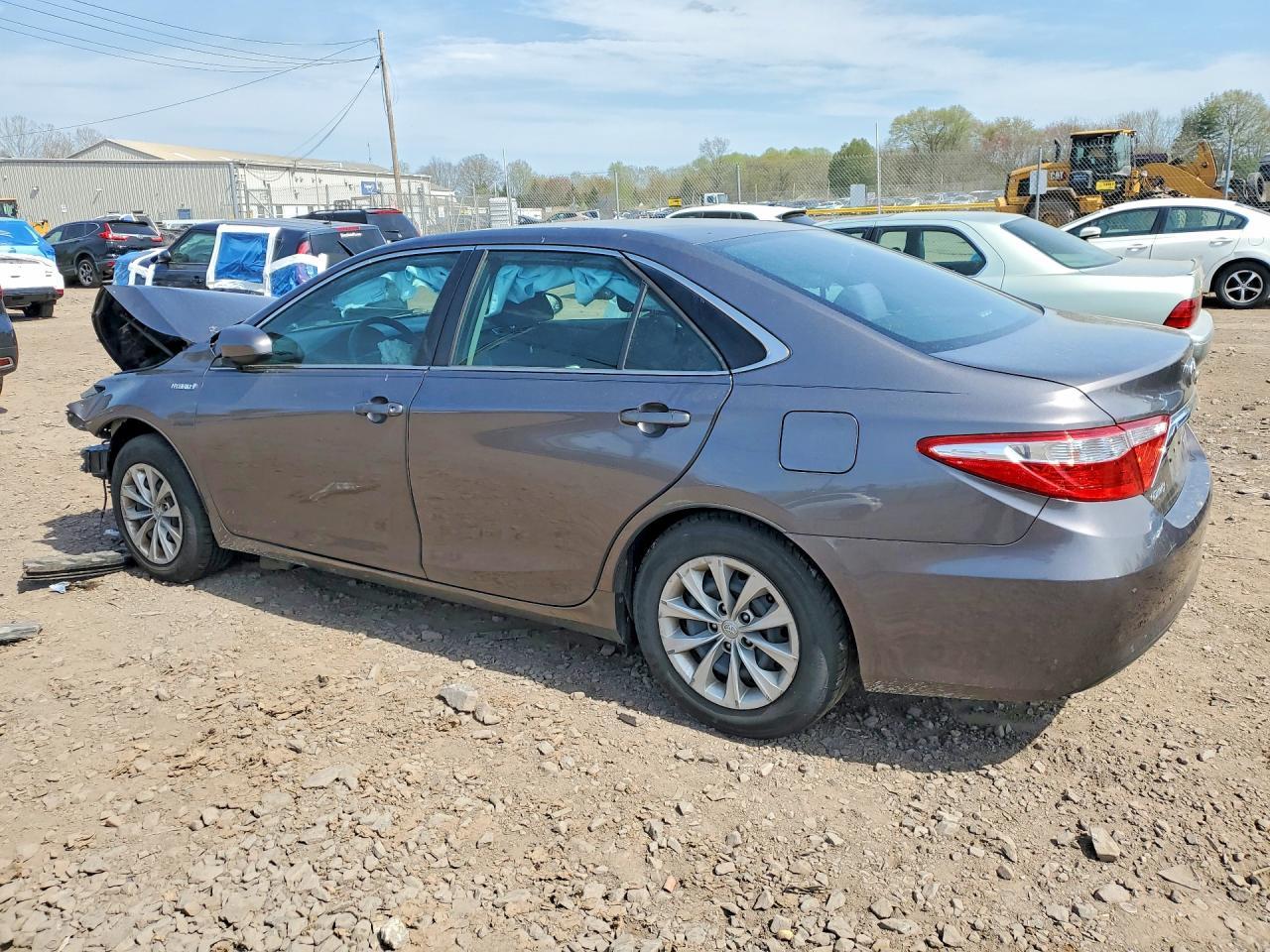 2015 Toyota Camry Hybrid Le - Фото 2