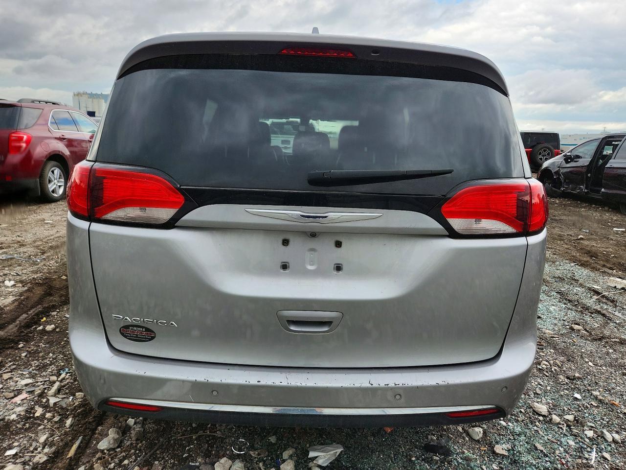 2017 Chrysler Pacifica Touring L - Фото 6