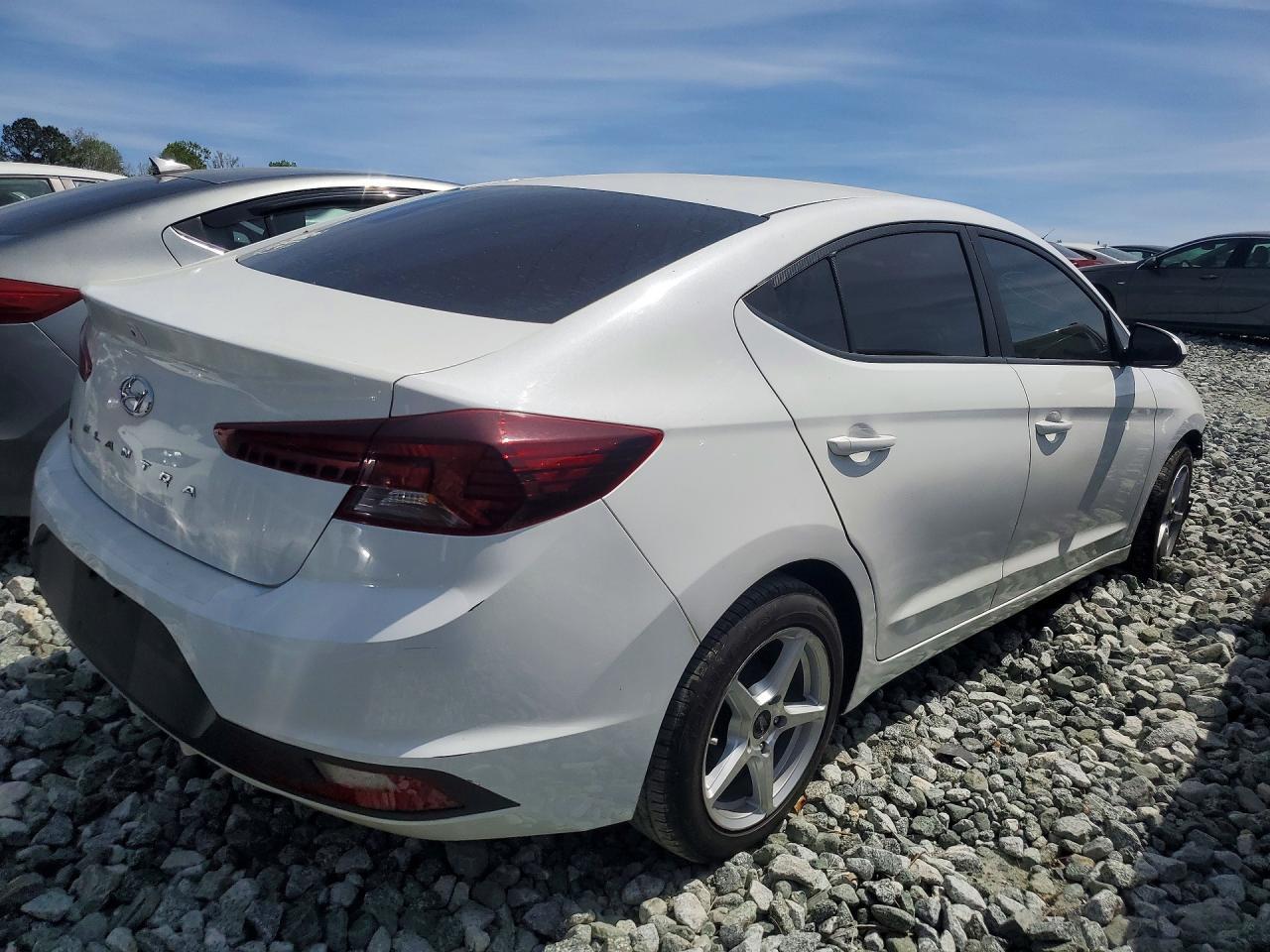 2020 Hyundai Elantra Se - Image 3