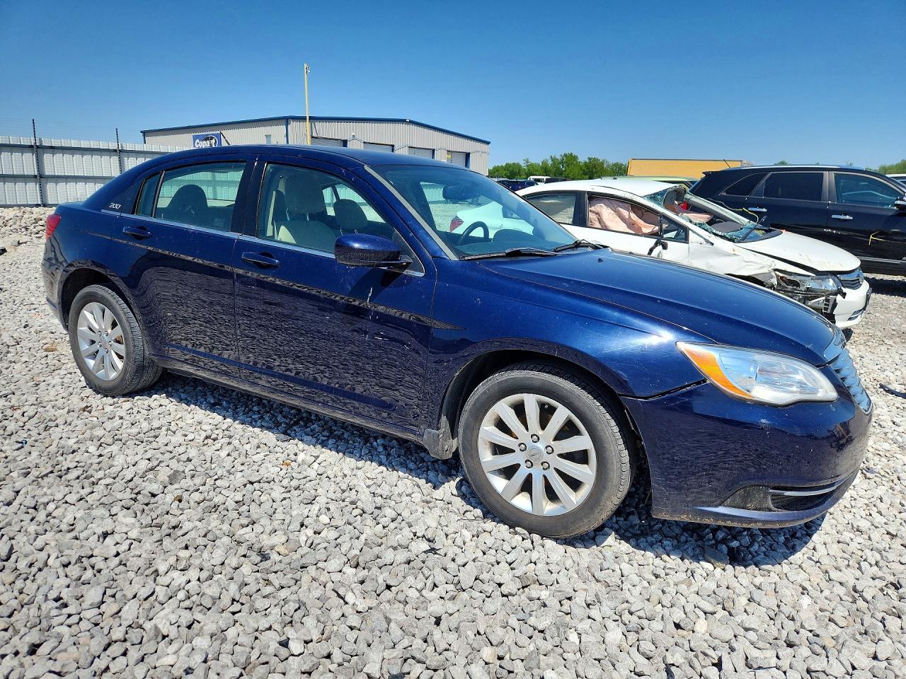 2013 Chrysler 200 Touring - Image 4