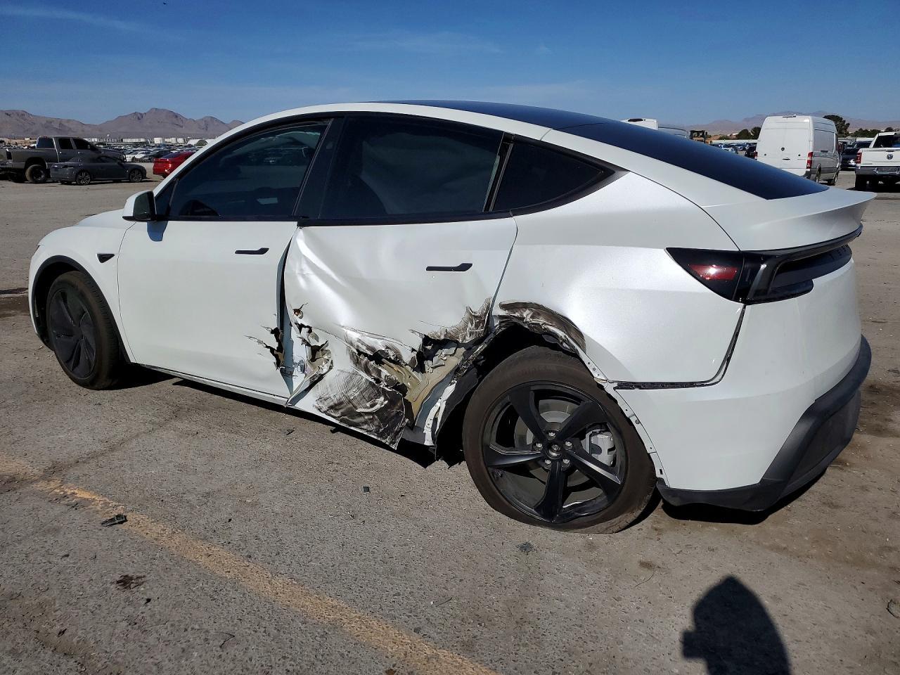 2026 Tesla Model Y - Image 2