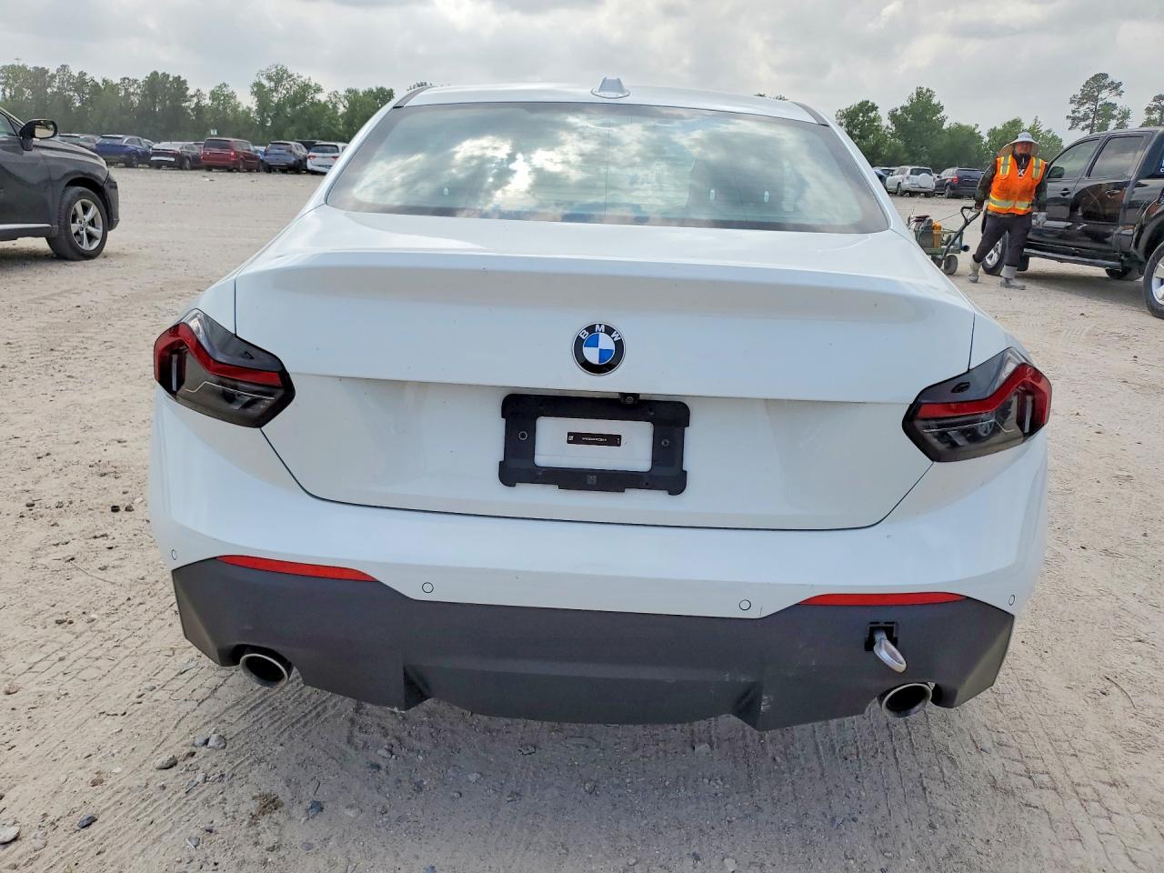 2024 BMW 230Xi - Image 7