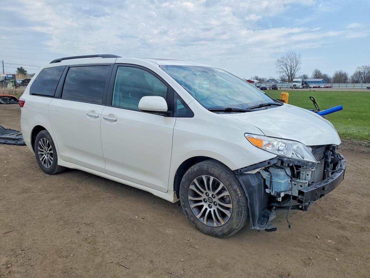 2019 Toyota Sienna Xle 8-Passenger - Image 4