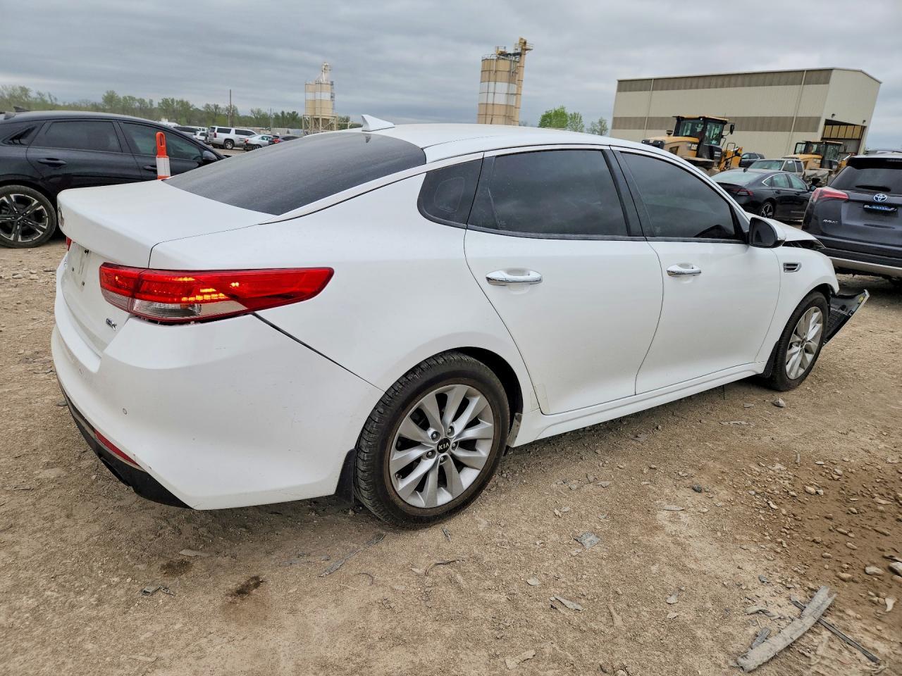 2018 Kia Optima Ex - Image 3