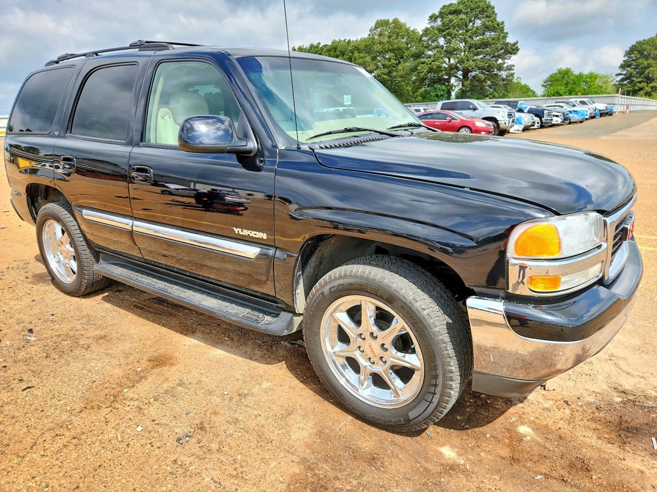 2004 GMC Yukon - Image 4