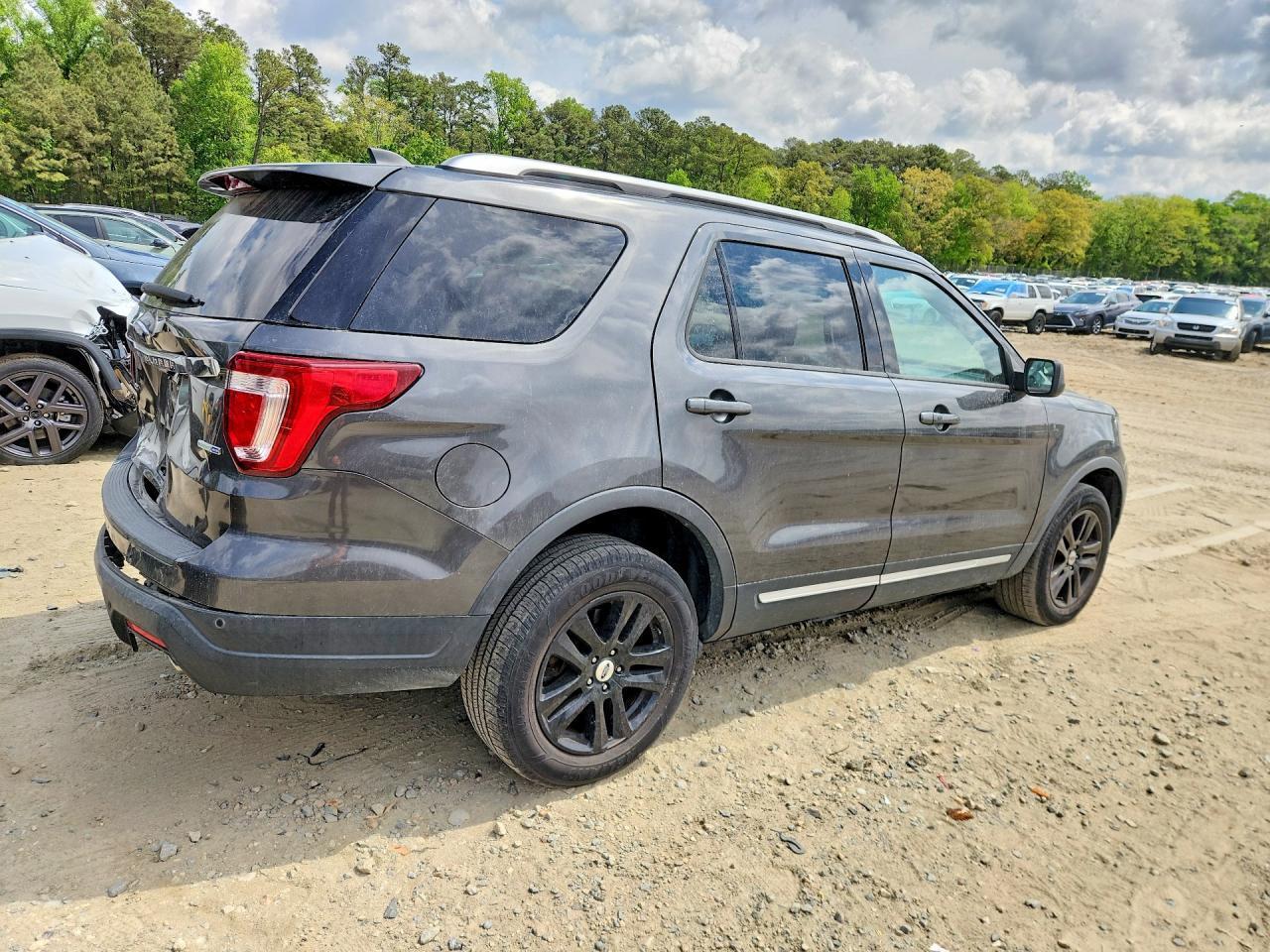 2018 Ford Explorer Xlt - Фото 3
