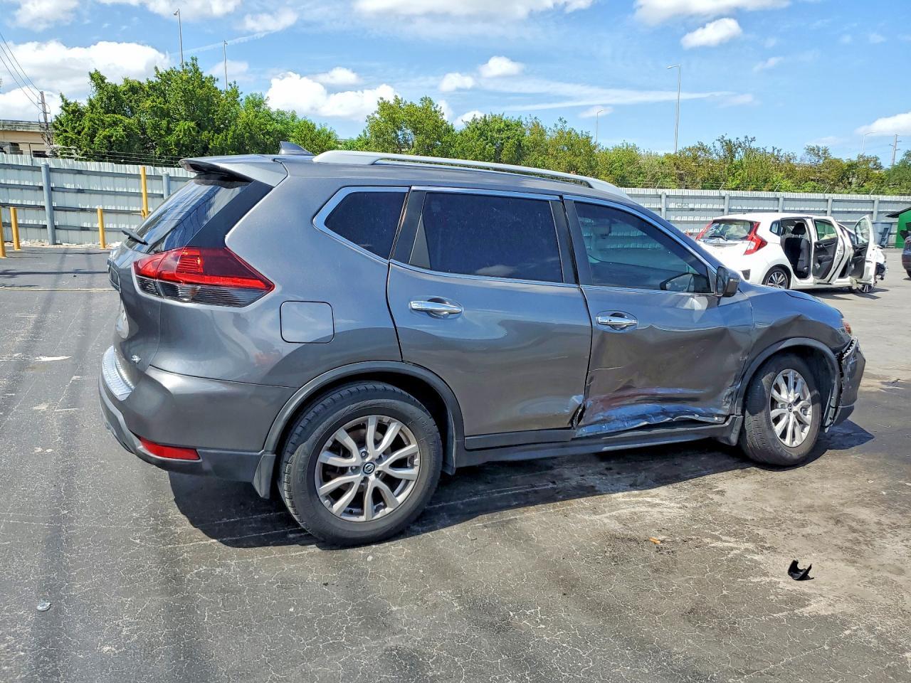 2018 Nissan Rogue - Фото 3