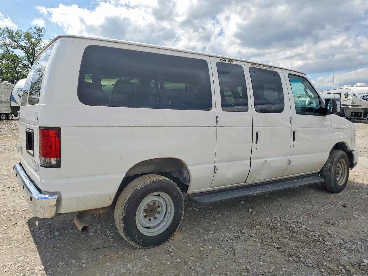 2014 Ford Econoline E350 Super Duty Wagon - Фото 3