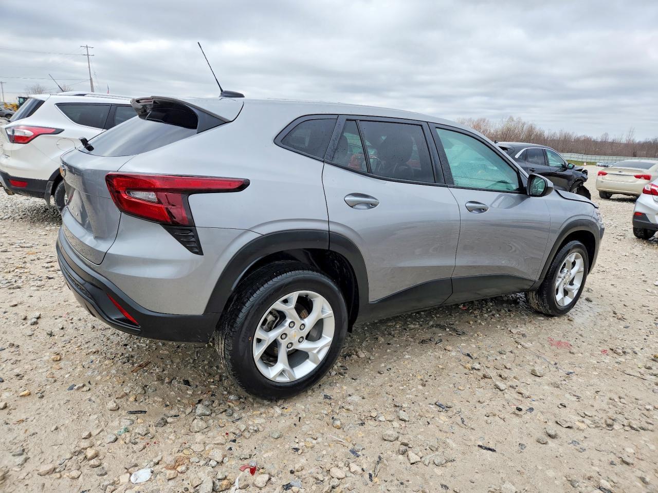 2024 Chevrolet Trax Ls - Фото 3