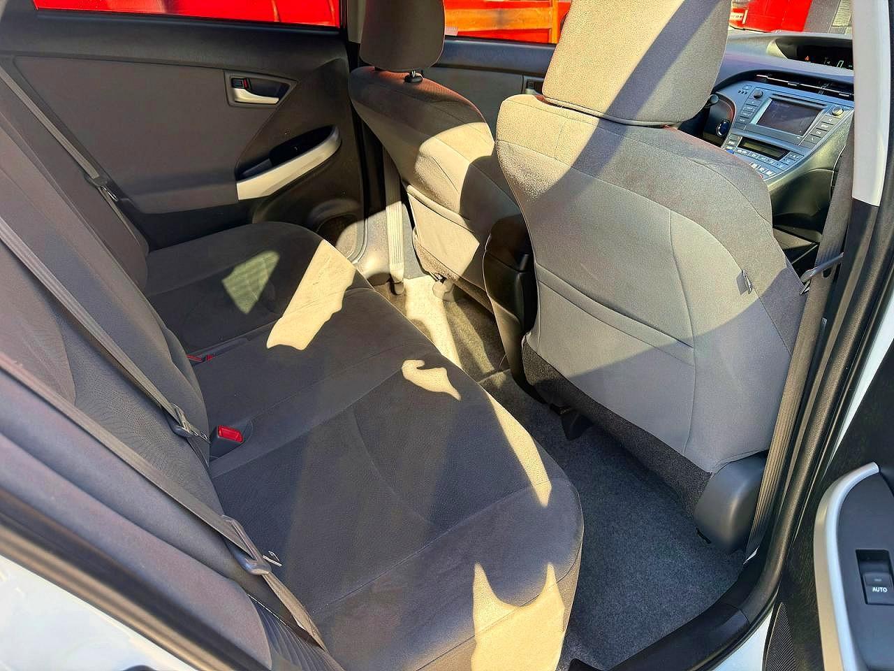 2015 Toyota Prius Two - Фото 6