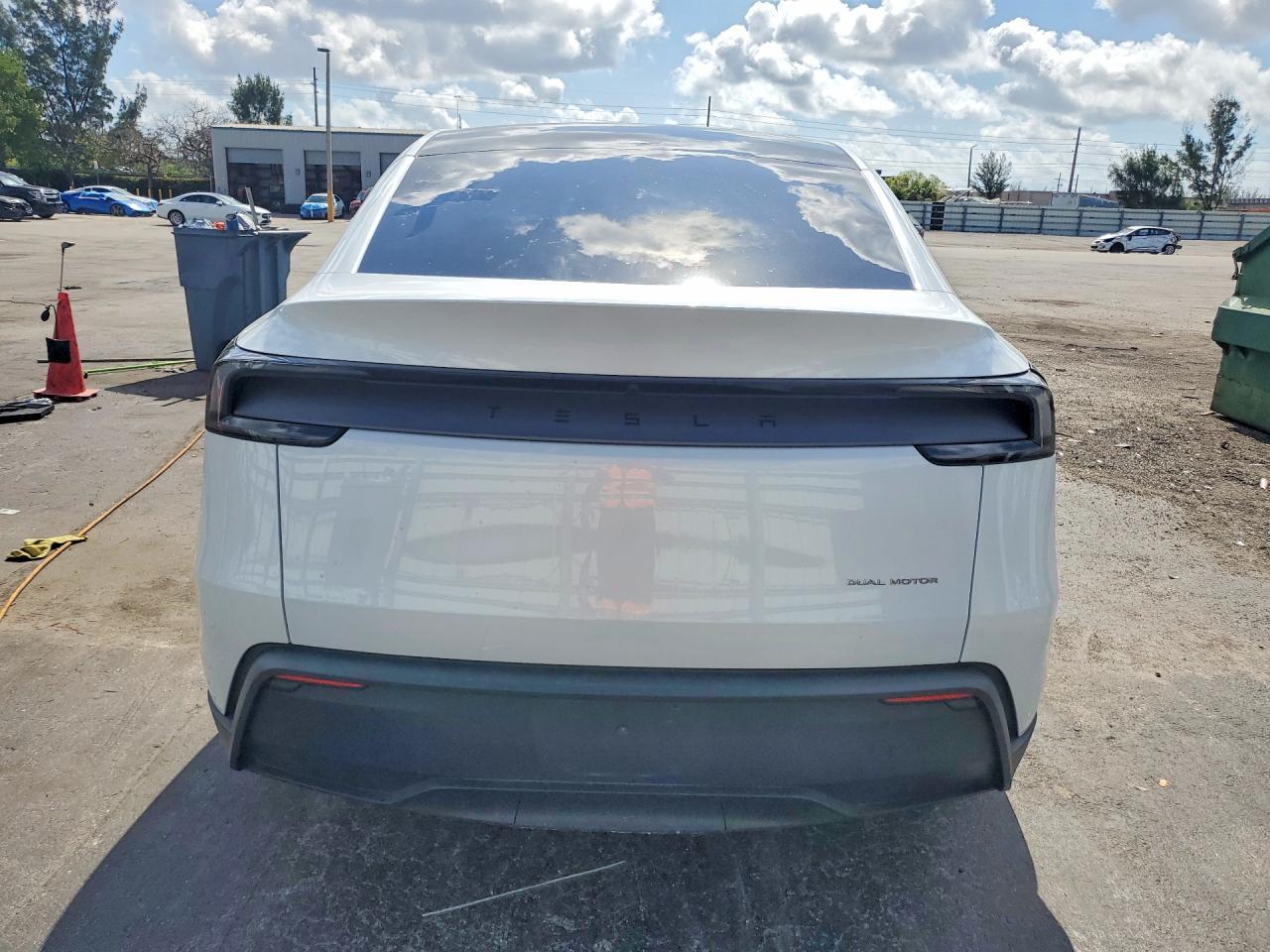 2026 Tesla Model Y - Фото 6