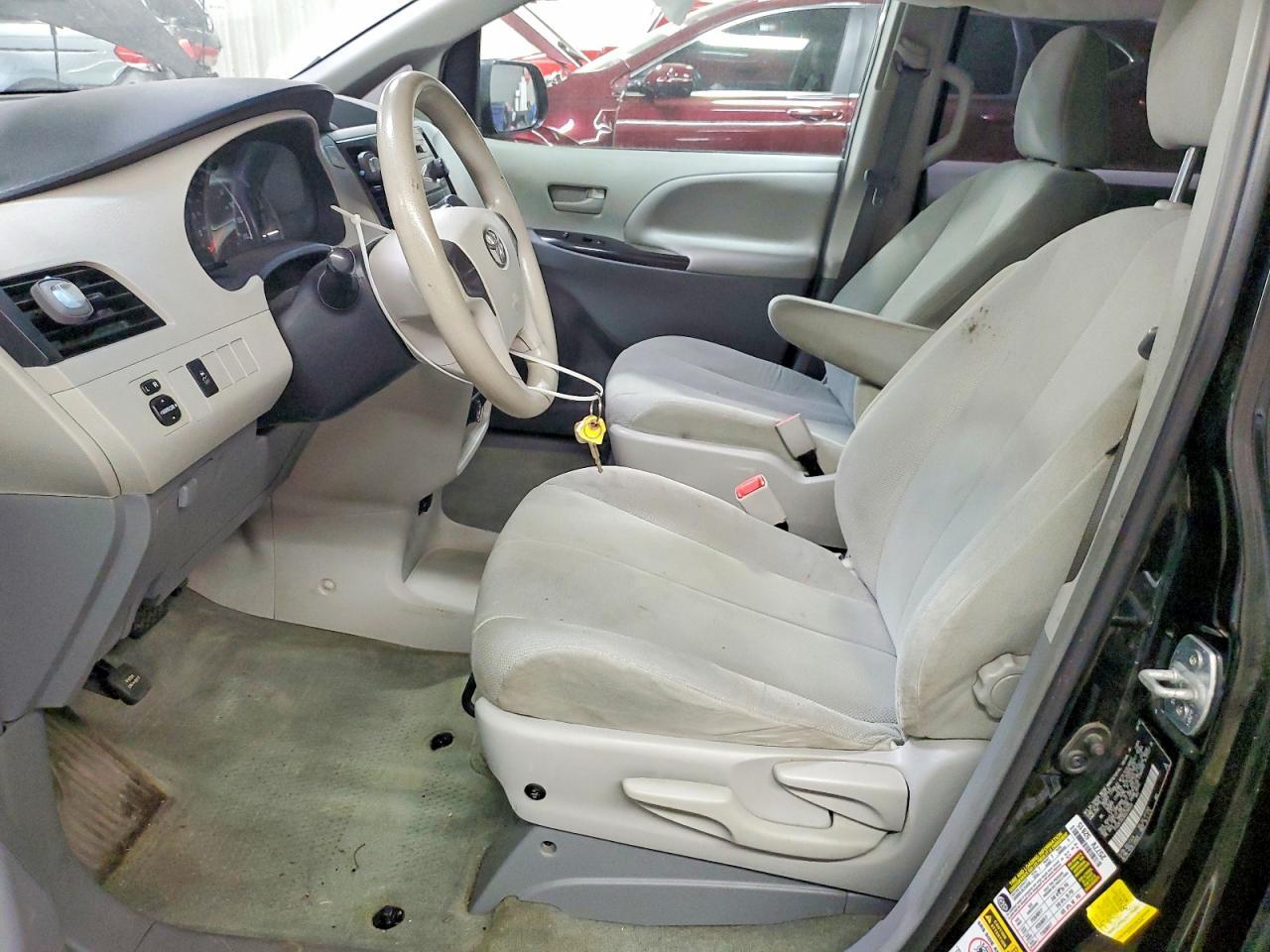 2013 Toyota Sienna L 7-Passenger - Image 7