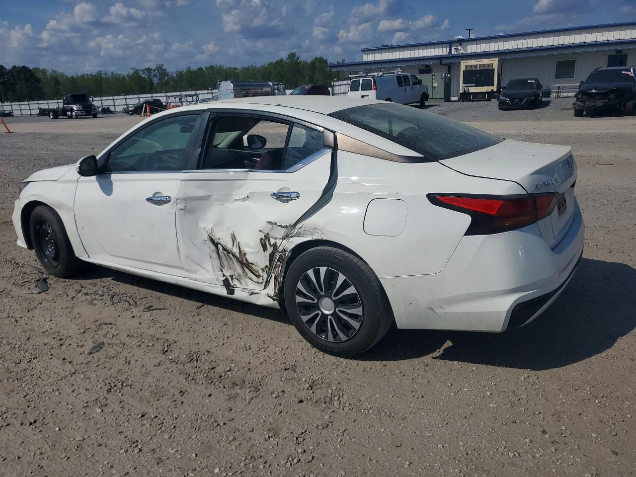 2022 Nissan Altima 2.5 S - Фото 2