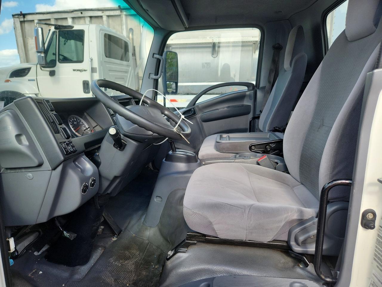 2019 Isuzu Npr Hd Box Truck - Image 5