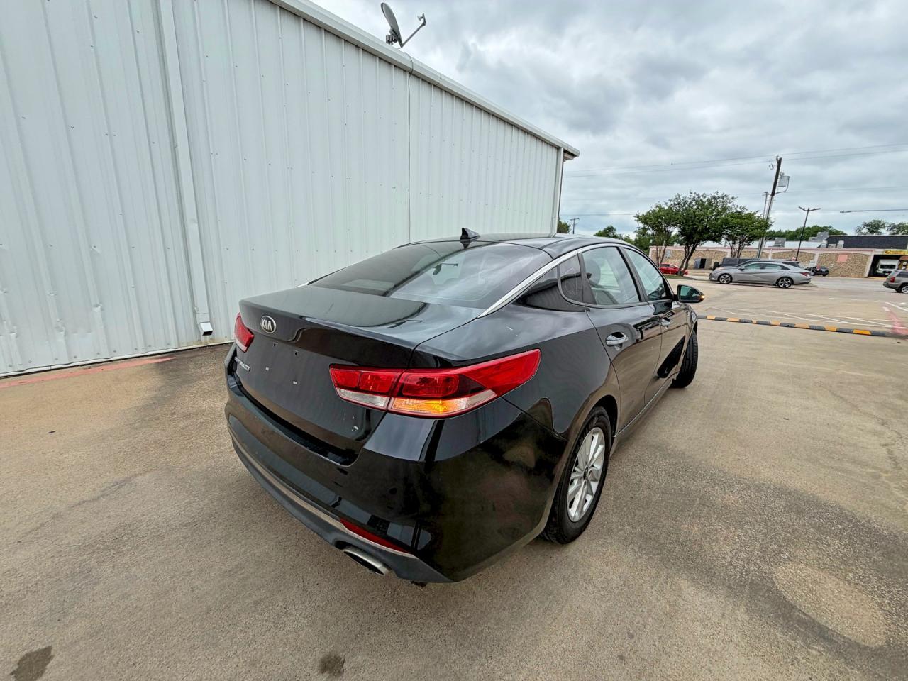 2017 Kia Optima Lx - Фото 4