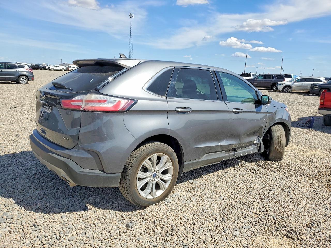 2022 Ford Edge Titanium - Image 3