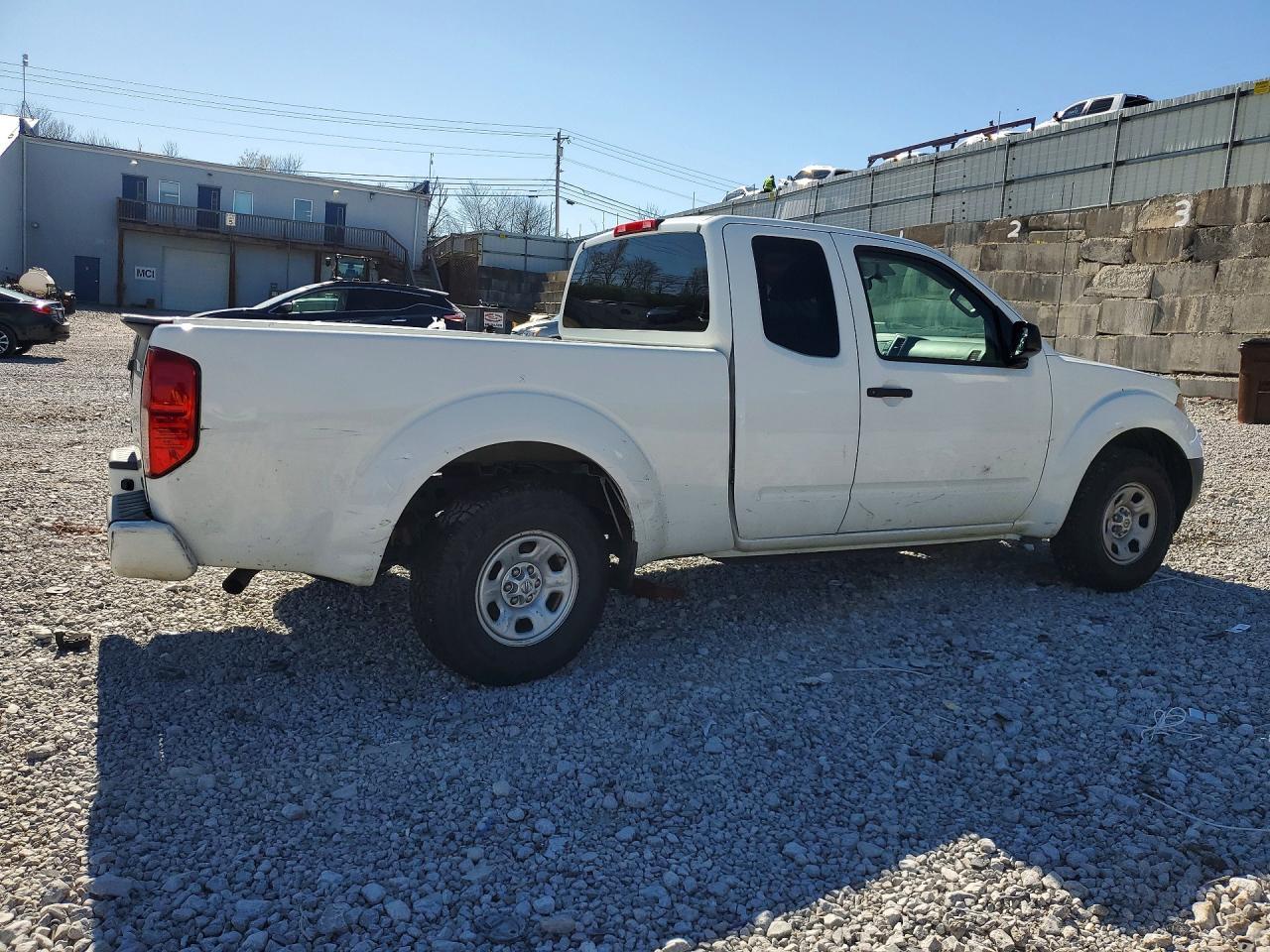 2017 Nissan Frontier S - Фото 3