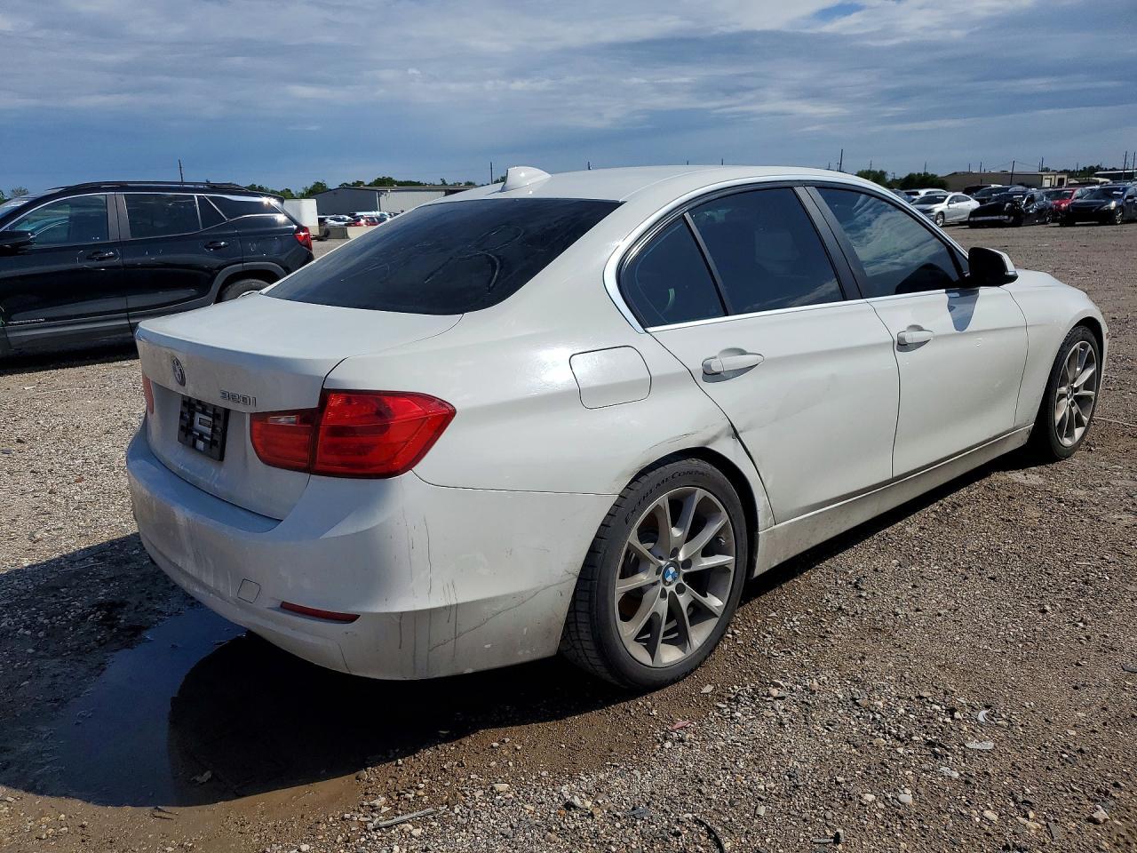 2015 BMW 320 I - Image 3