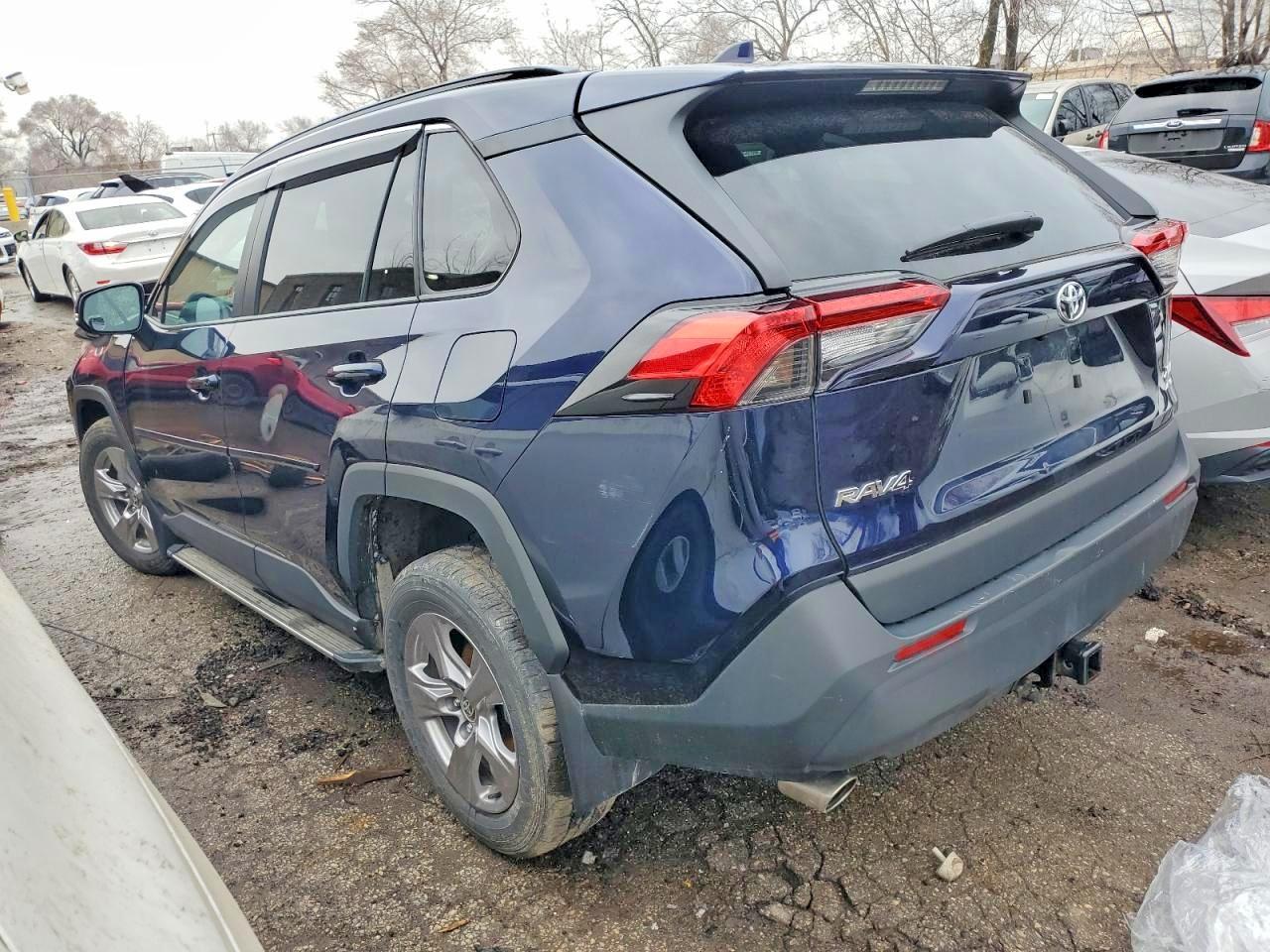 2022 Toyota Rav4 Xle - Image 3