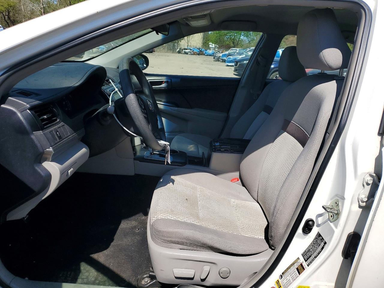 2014 Toyota Camry Le - Image 7