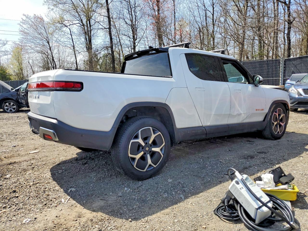 2023 Rivian R1T Adventure - Image 3