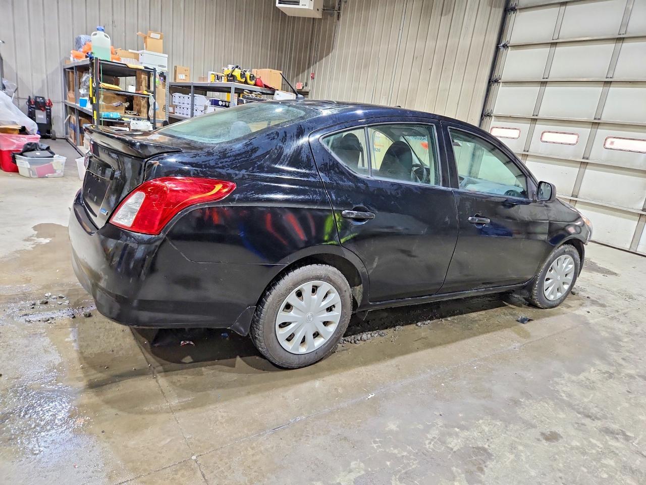 2015 Nissan Versa 1.6 S - Фото 3