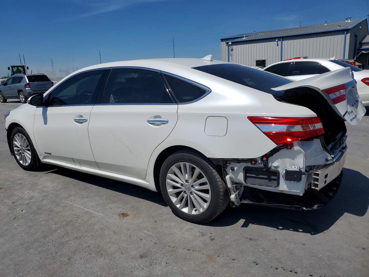 2013 Toyota Avalon Hybrid Limited - Image 2