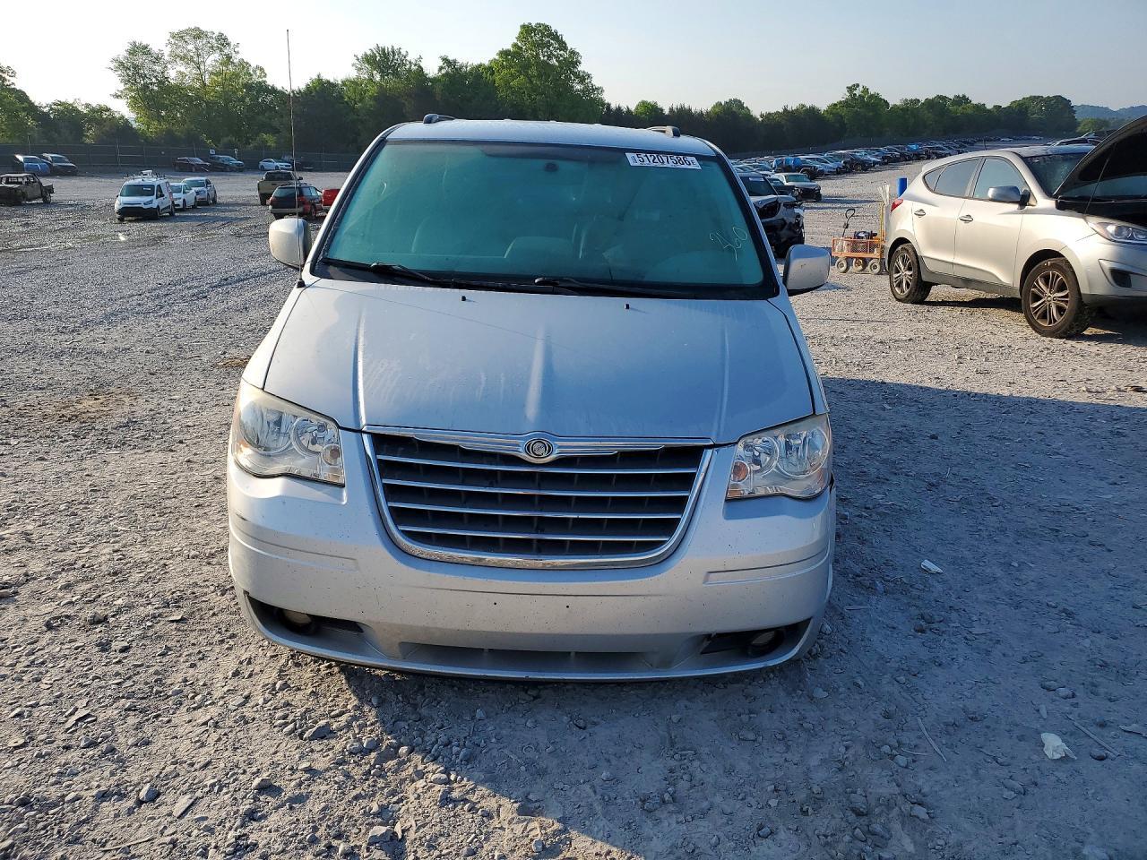 2010 Chrysler Town & Country Touring - Фото 5
