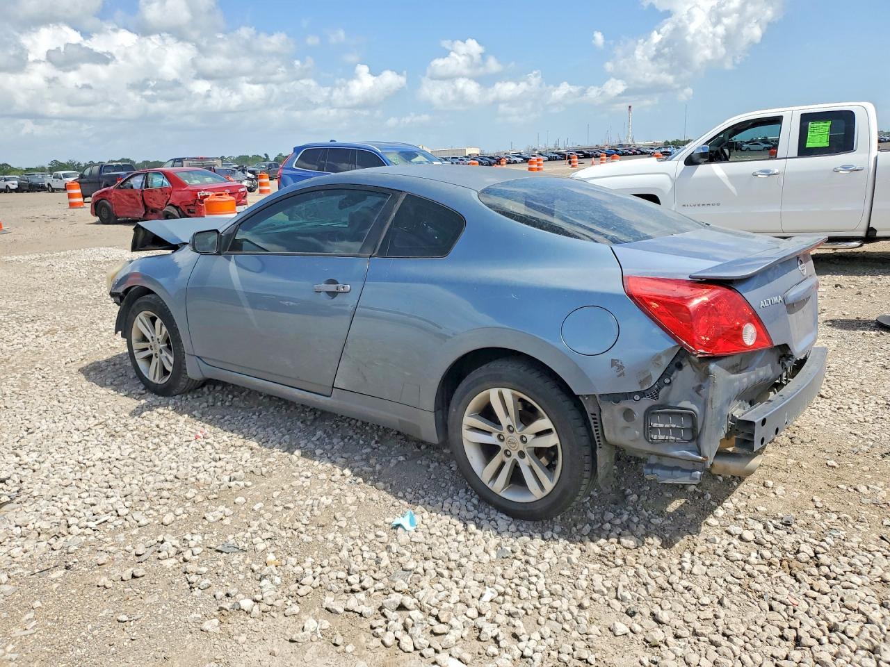 2010 Nissan Altima S - Фото 2