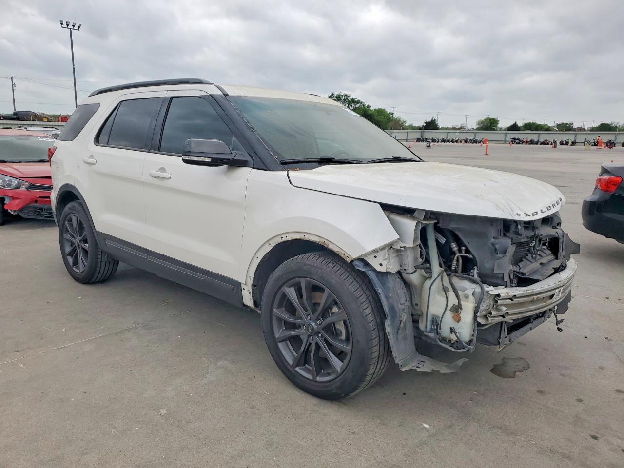 2017 Ford Explorer Xlt - Image 4