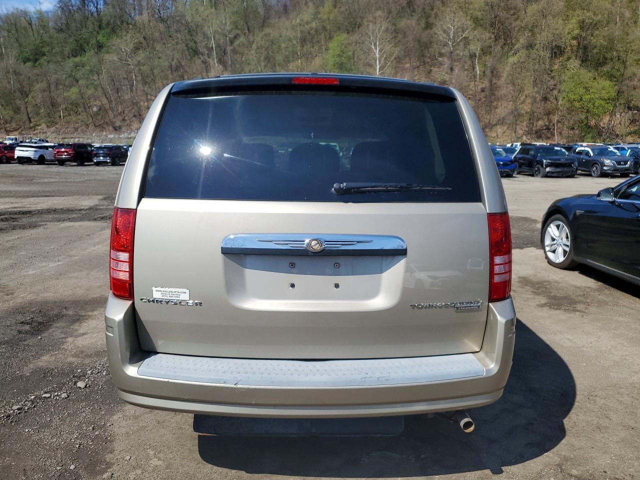 2009 Chrysler Town & Country Touring Handicap - Фото 6