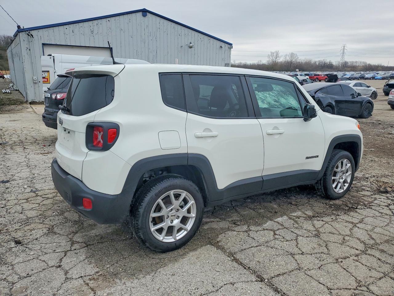 2023 Jeep Renegade Latitude - Фото 3